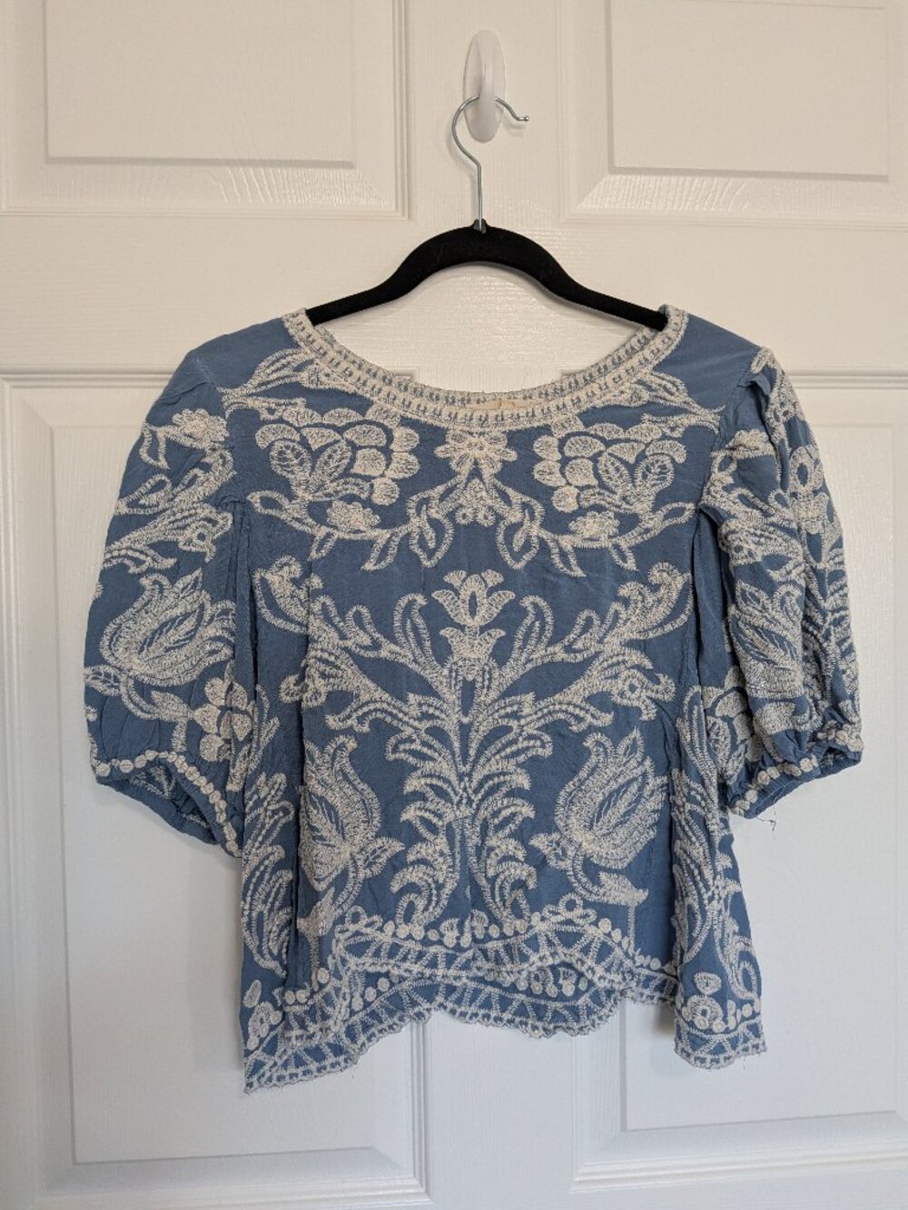SOLITAIRE Blue Ivory Heavy Embroidered Puff Sleeve Top L